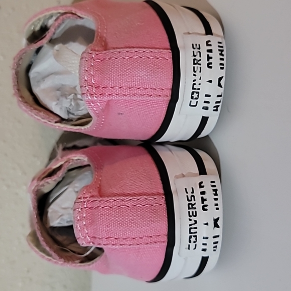 Pink Converse - Picture 5 of 5